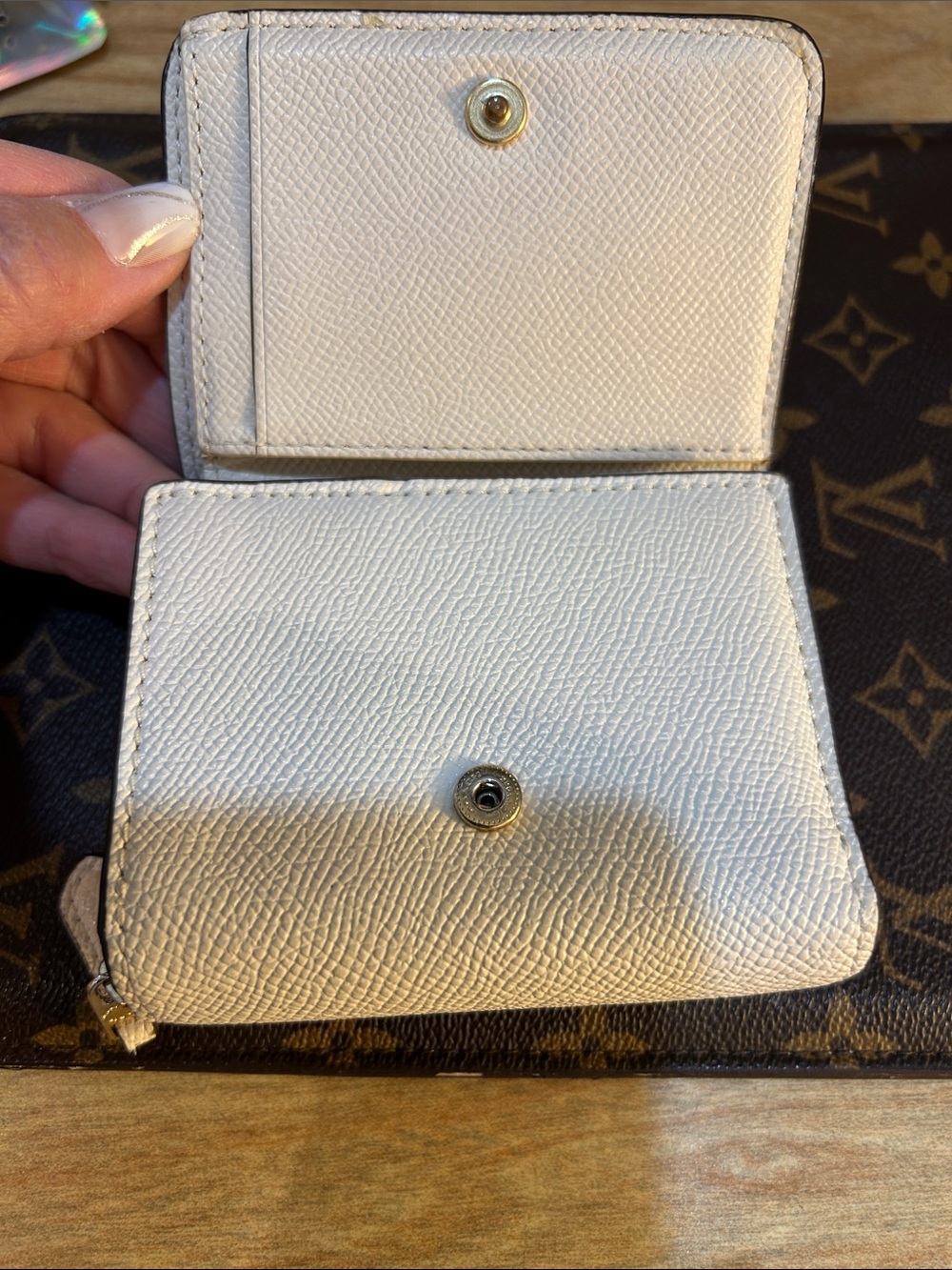 Coach Compact Pebbled Leather Wallet in Cream and Tan - Picture 2 of 11